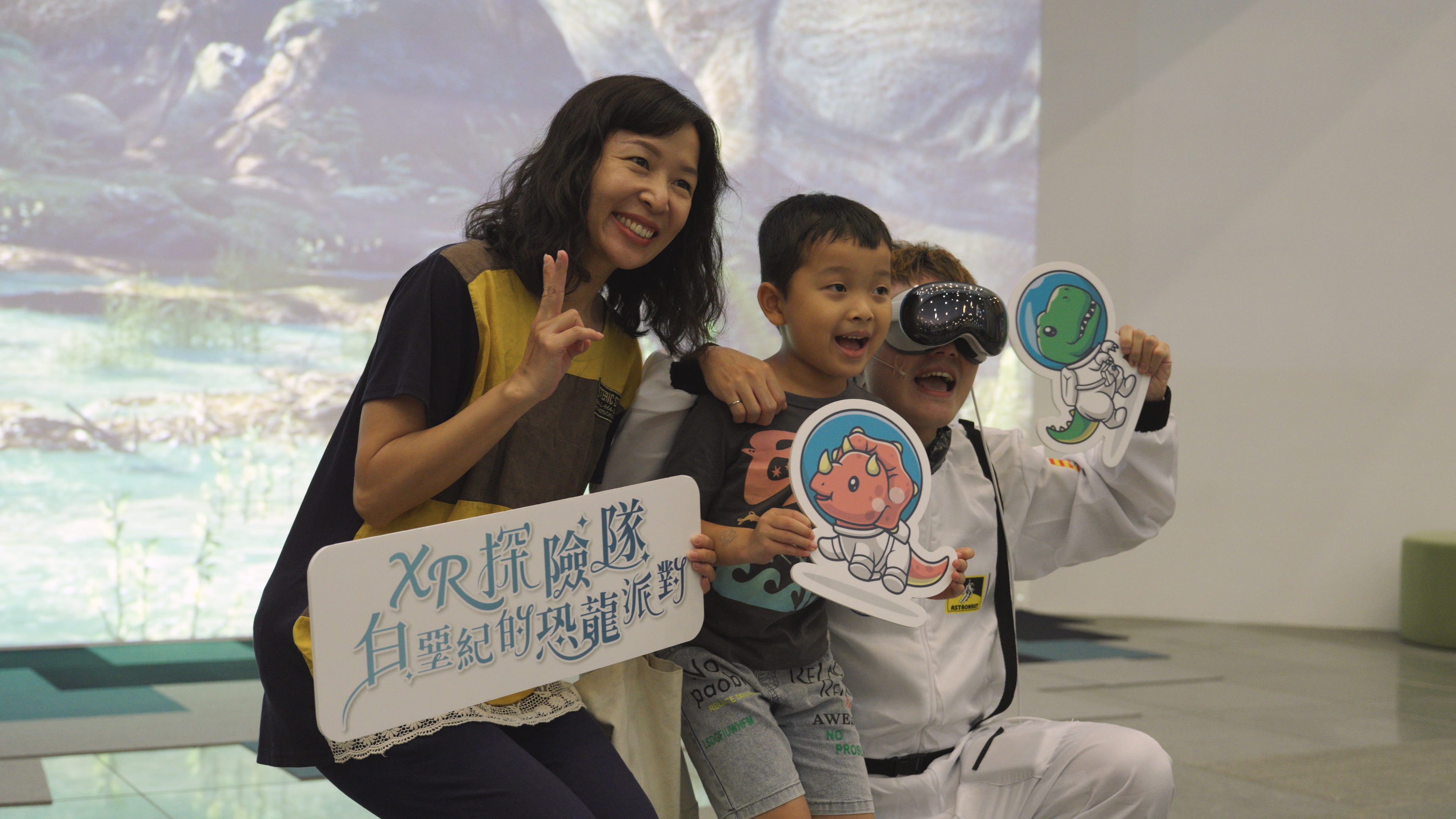 NY Digital Awards Winner - NMNS XUPER-REAL Immersive Theater -- XR Expedition Team